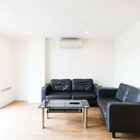 Modern 2 Bed 2 Bath Hyde Park