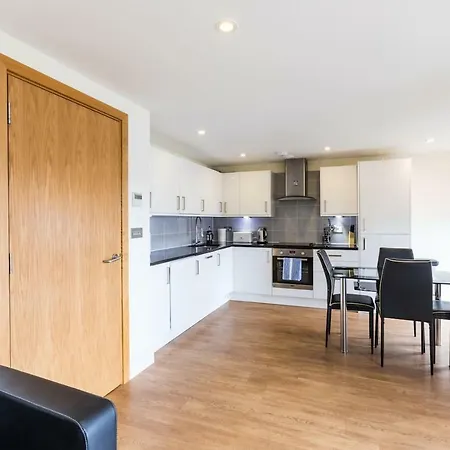 Modern 2 Bed 2 Bath Hyde Park * London