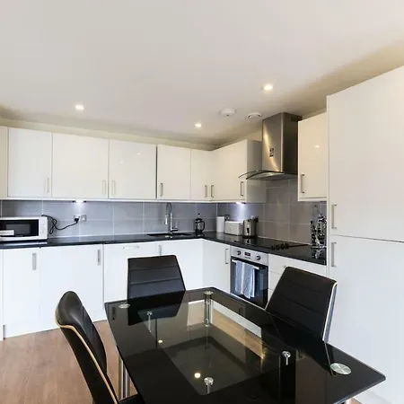 Modern 2 Bed 2 Bath Hyde Park Apartment London