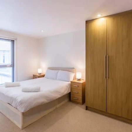 Modern 2 Bed 2 Bath Hyde Park Apartment London