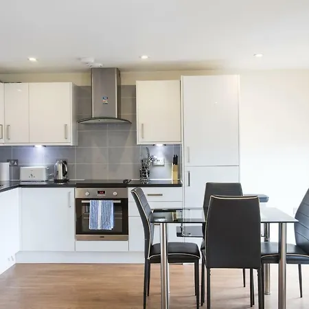 Modern 2 Bed 2 Bath Hyde Park London
