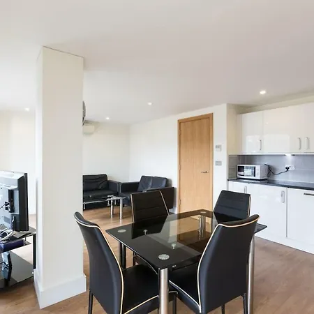 Modern 2 Bed 2 Bath Hyde Park شقة *