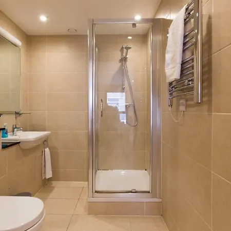 Modern 2 Bed 2 Bath Hyde Park *