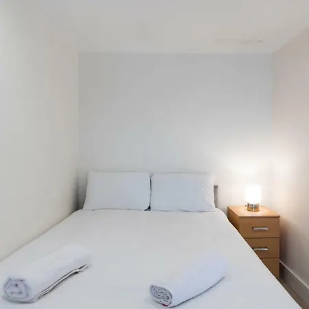 Modern 2 Bed 2 Bath Hyde Park * London