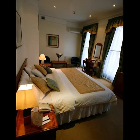Staunton - 4*