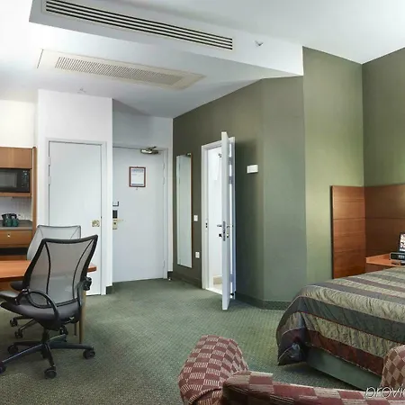 Club Quarters City,
