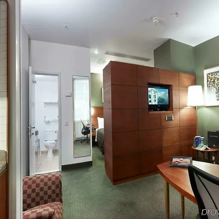 Hotel Club Quarters City, 4*