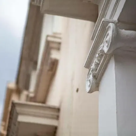 The Portico - Fka Hanover Victoria Londra