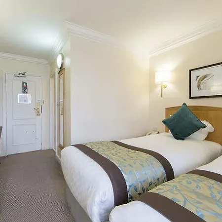 Thistle London Heathrow Terminal 5 3* Хитроу