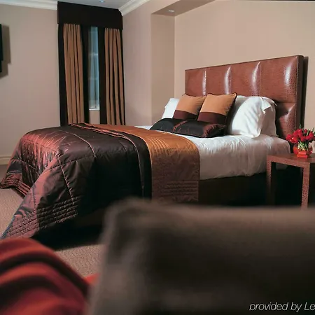 Radisson Blu Hotel, Bond Street 4*