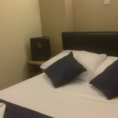Oxford Hotel 3*