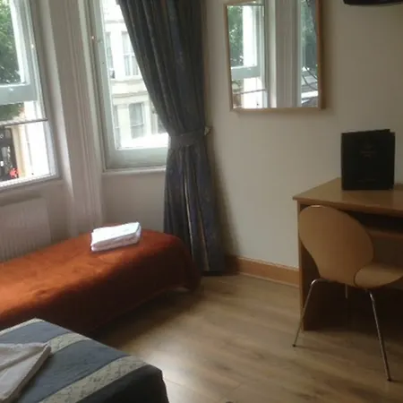 Oxford Hotel 3*