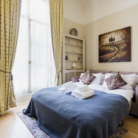 Charming Victoria Close To Buckingham Palace By Underthedoormat Apartment