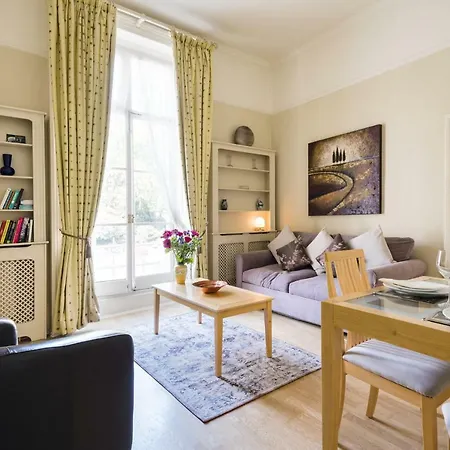 Apartment Charming Victoria Close To Buckingham Palace By Underthedoormat