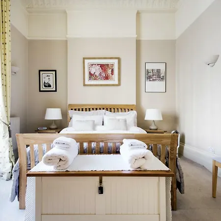 Charming Victoria Close To Buckingham Palace By Underthedoormat