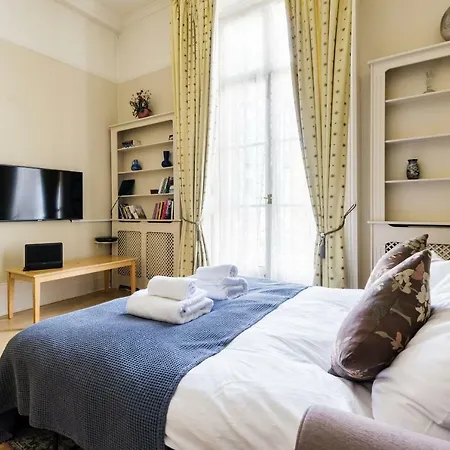 Apartment Charming Victoria Close To Buckingham Palace By Underthedoormat