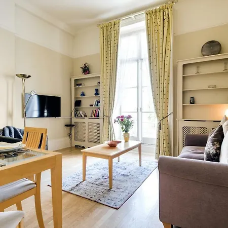 Charming Victoria Close To Buckingham Palace By Underthedoormat Apartment *
