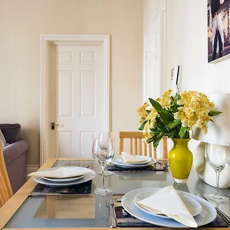 Apartment Charming Victoria Close To Buckingham Palace By Underthedoormat