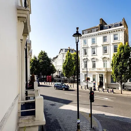 Charming Victoria Close To Buckingham Palace By Underthedoormat *