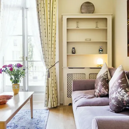 Apartment Charming Victoria Close To Buckingham Palace By Underthedoormat *