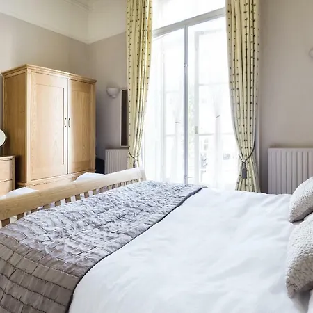 Apartment Charming Victoria Close To Buckingham Palace By Underthedoormat *