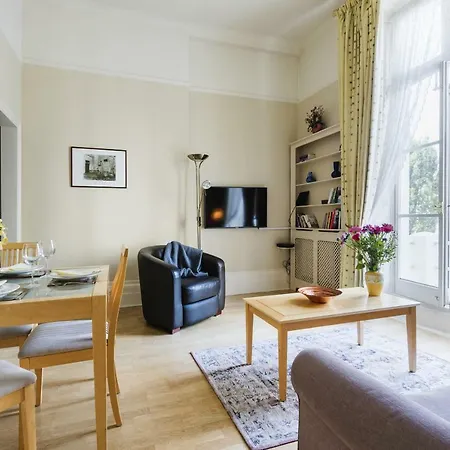Charming Victoria Close To Buckingham Palace By Underthedoormat Apartment London