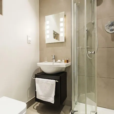 Charming Victoria Close To Buckingham Palace By Underthedoormat Apartment