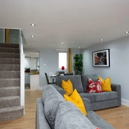 Deluxe Riverview London