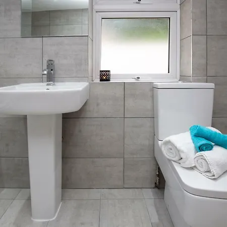 Deluxe Riverview Apartment London