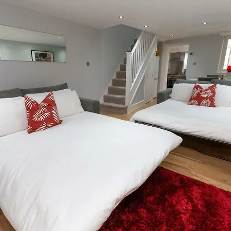 Deluxe Riverview Apartment London