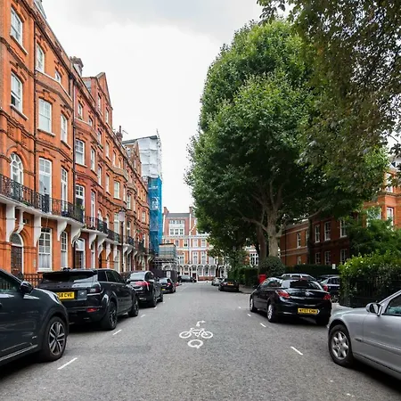 Kensington Court By Lime Street * London