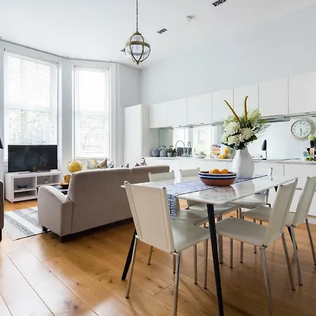 Kensington Court By Lime Street London