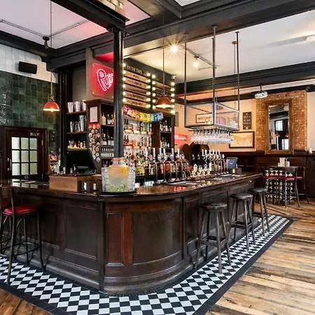 Hostel Publove @ The Rose & Crown London
