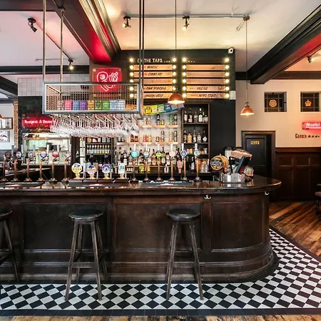 Hostel Publove @ The Rose & Crown London