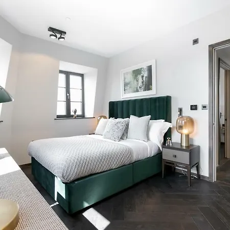 Luxury In Soho - Oxford Street *