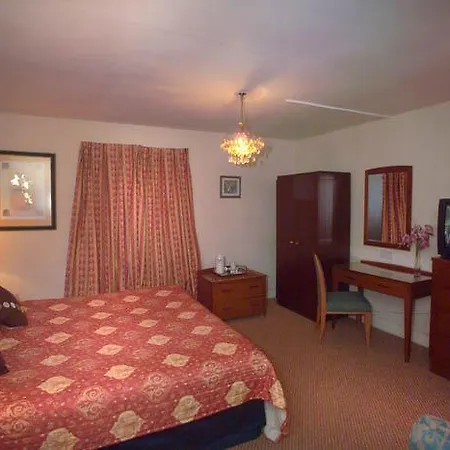 Otel Channins 2*