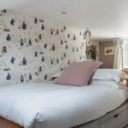 Veeve - Beautiful Interiors On A Battersea Crescent Holiday home *