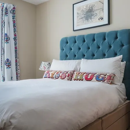 Veeve - Beautiful Interiors On A Battersea Crescent London