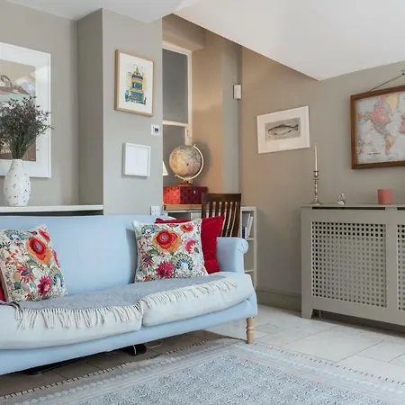 Veeve - Beautiful Interiors On A Battersea Crescent London