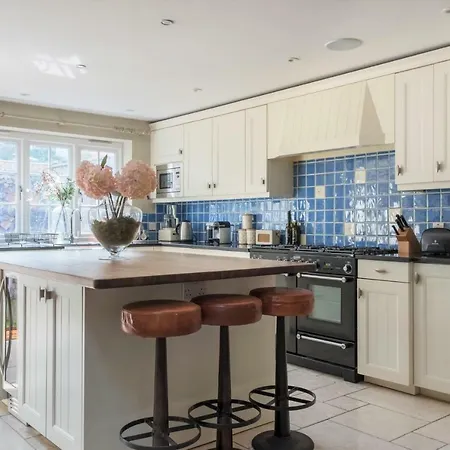 Veeve - Beautiful Interiors On A Battersea Crescent
