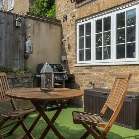 Veeve - Beautiful Interiors On A Battersea Crescent Holiday home *