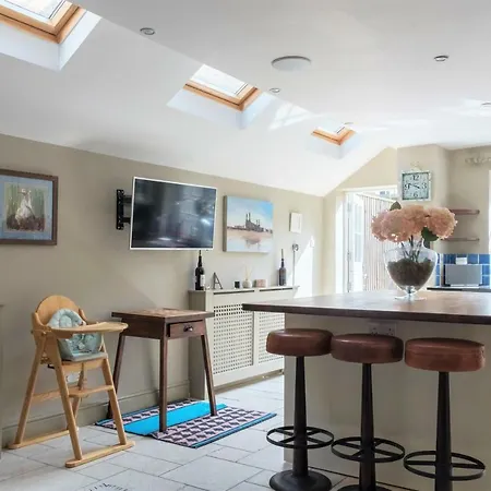 Veeve - Beautiful Interiors On A Battersea Crescent