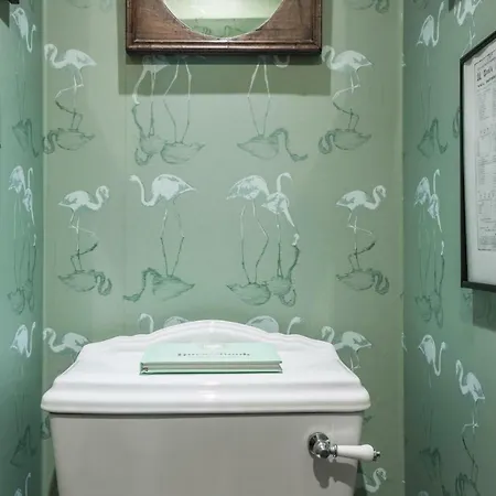 Veeve - Beautiful Interiors On A Battersea Crescent Holiday home London