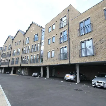Court * Uxbridge