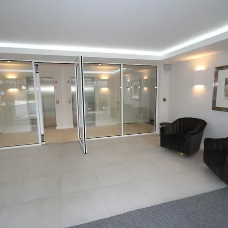 Court Apartment Uxbridge
