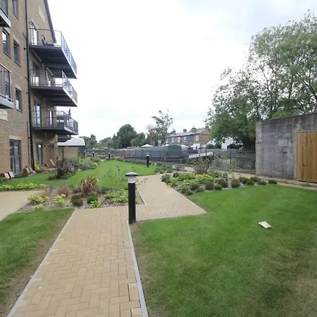 Court Apartment Uxbridge
