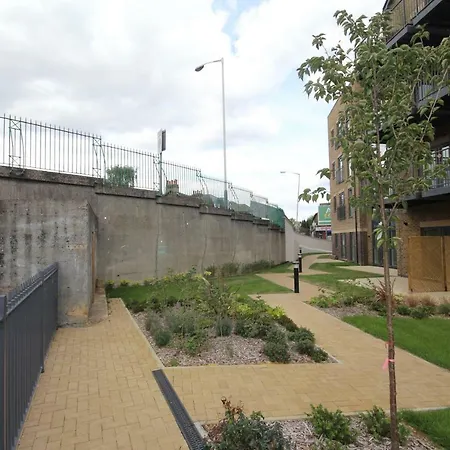 Apartment Court Uxbridge