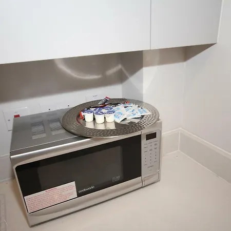 Court Apartment *