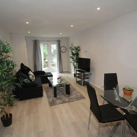 Apartment Court Uxbridge