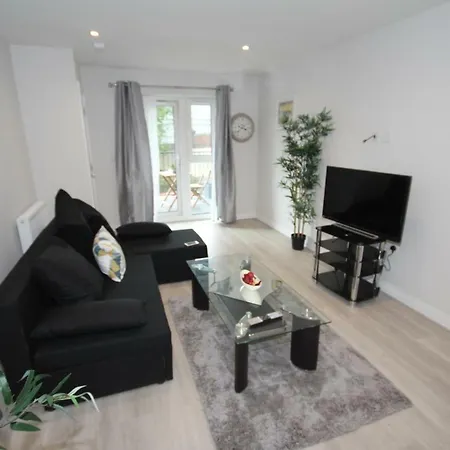 Court Apartment Uxbridge